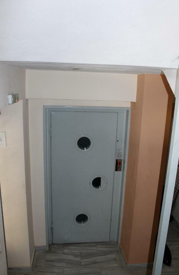 Cozy Studio Apartment In Pireus Eksteriør billede